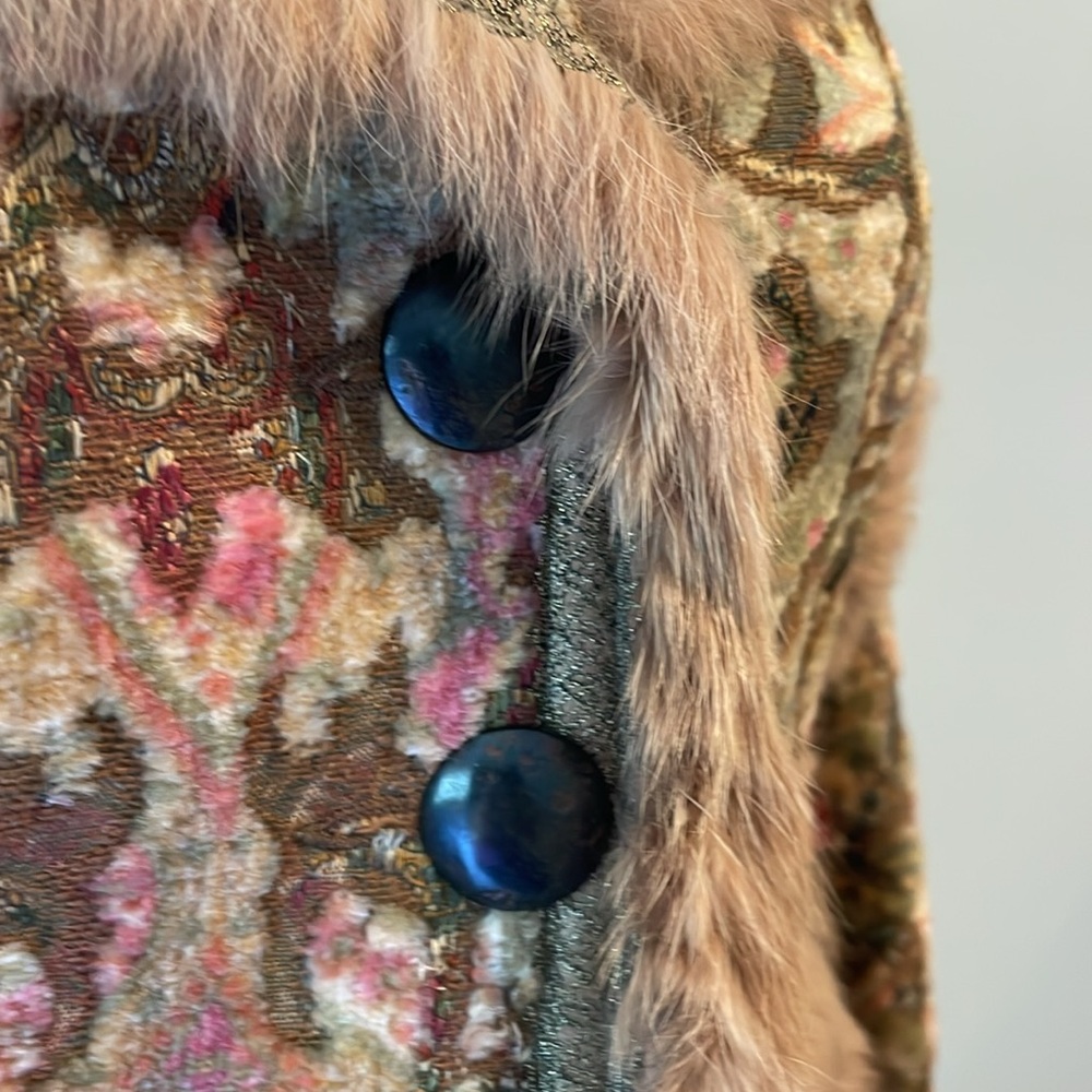Amazing Cynthia Steffen brocade Floral Patterned faux Fur-Trimmed Jacket. - Picture 3 of 12